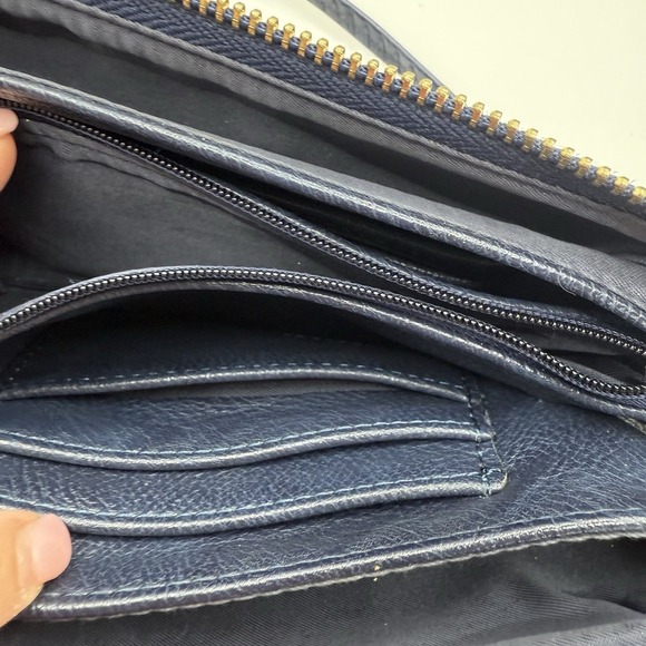 Small Crossbody Hand Painted Crab Navy Blue Adjustable Strap Zip Closure - Picture 4 of 5